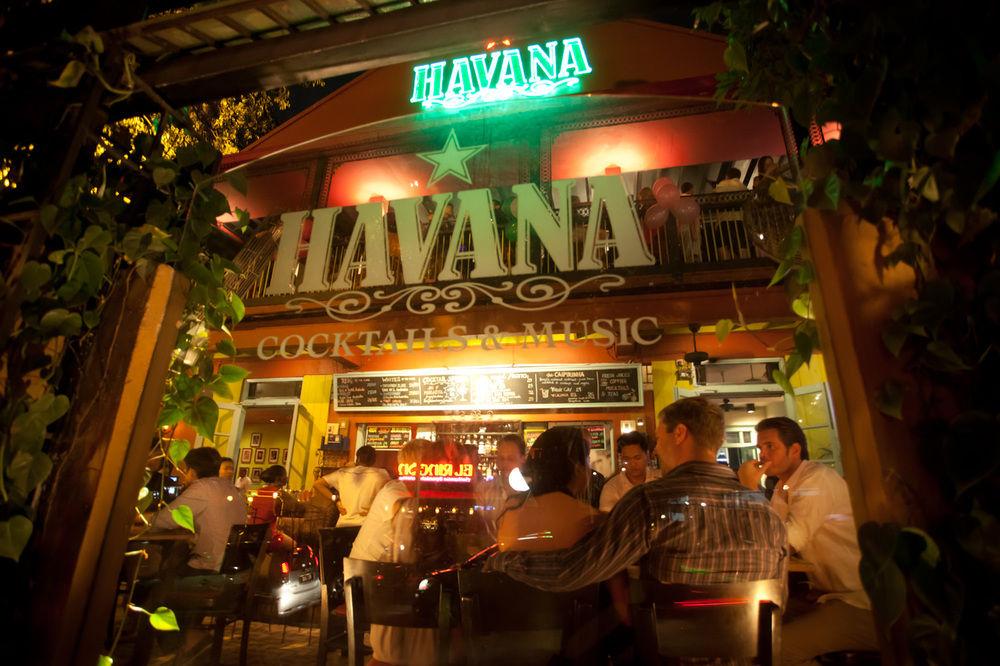 Parkroyal Serviced Suites קואלה לומפור מראה חיצוני תמונה Havana Bar