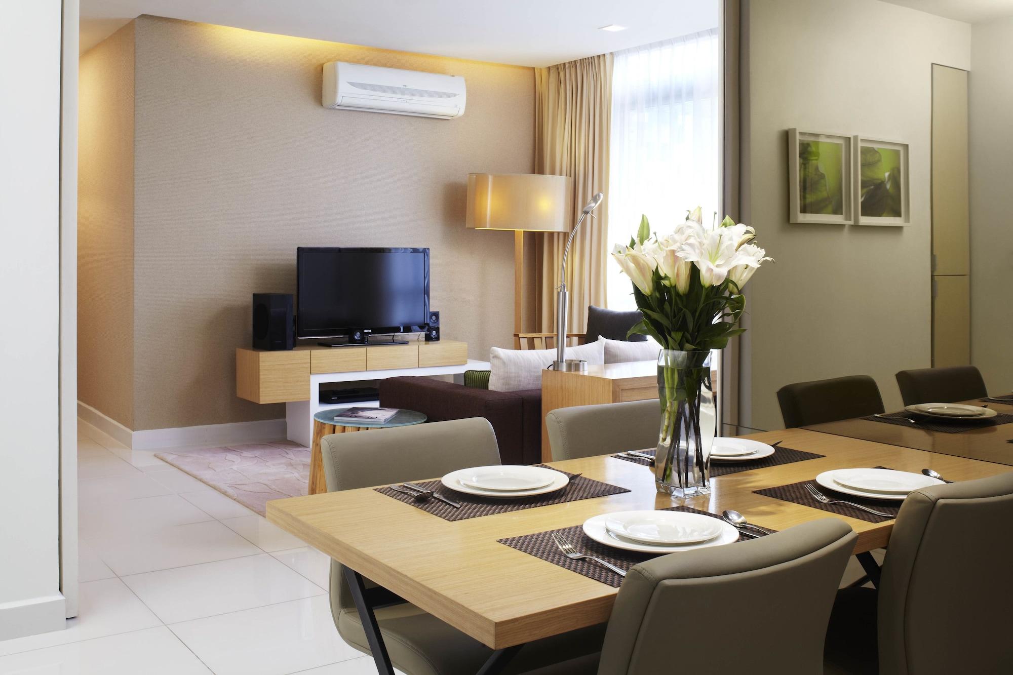 Parkroyal Serviced Suites קואלה לומפור מראה חיצוני תמונה A living room with a wall-mounted air conditioner