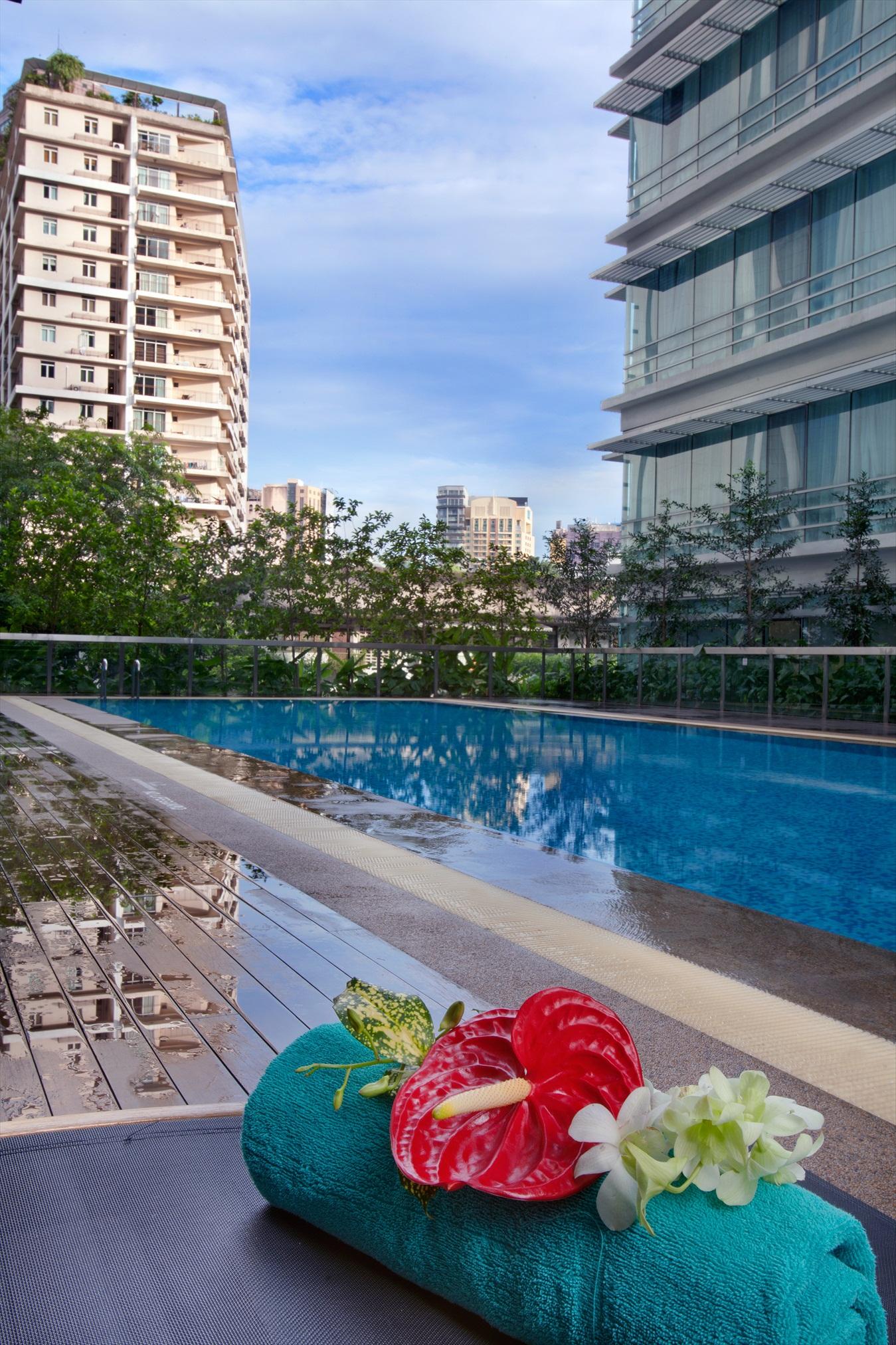 Parkroyal Serviced Suites קואלה לומפור מראה חיצוני תמונה The swimming pool at the 10th floor of the building