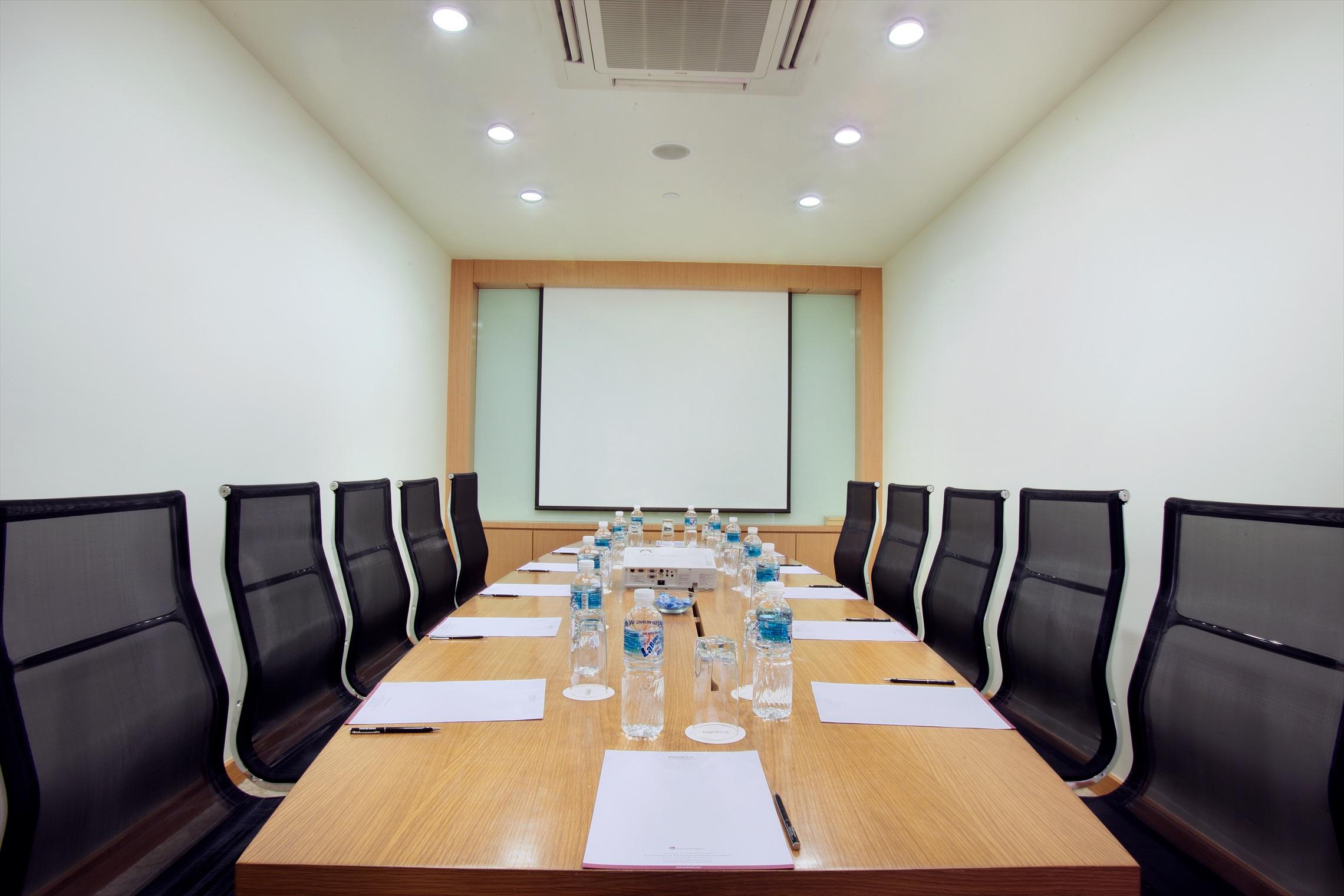 Parkroyal Serviced Suites קואלה לומפור מראה חיצוני תמונה Meeting room