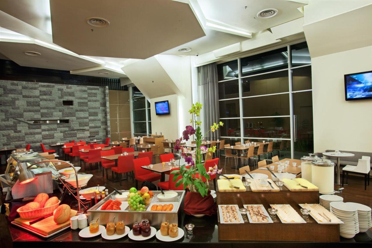 Parkroyal Serviced Suites קואלה לומפור מסעדה תמונה The lounge at the airport