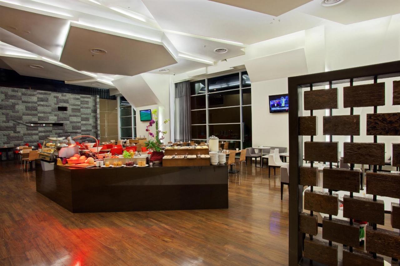 Parkroyal Serviced Suites קואלה לומפור מראה חיצוני תמונה The interior of the restaurant