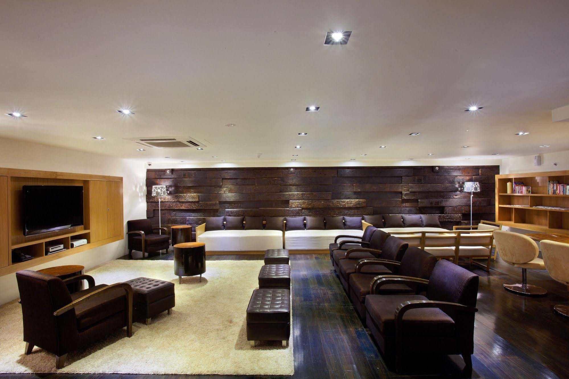 Parkroyal Serviced Suites קואלה לומפור מראה חיצוני תמונה The interior of the lounge